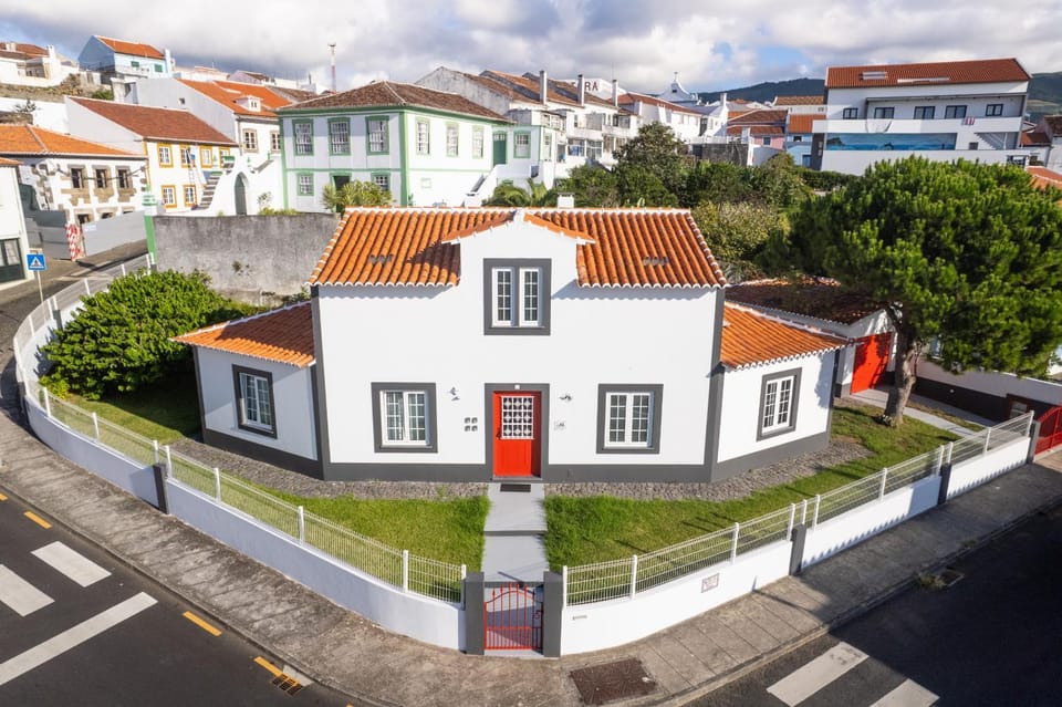 Property building, Facade/entrance, Off site