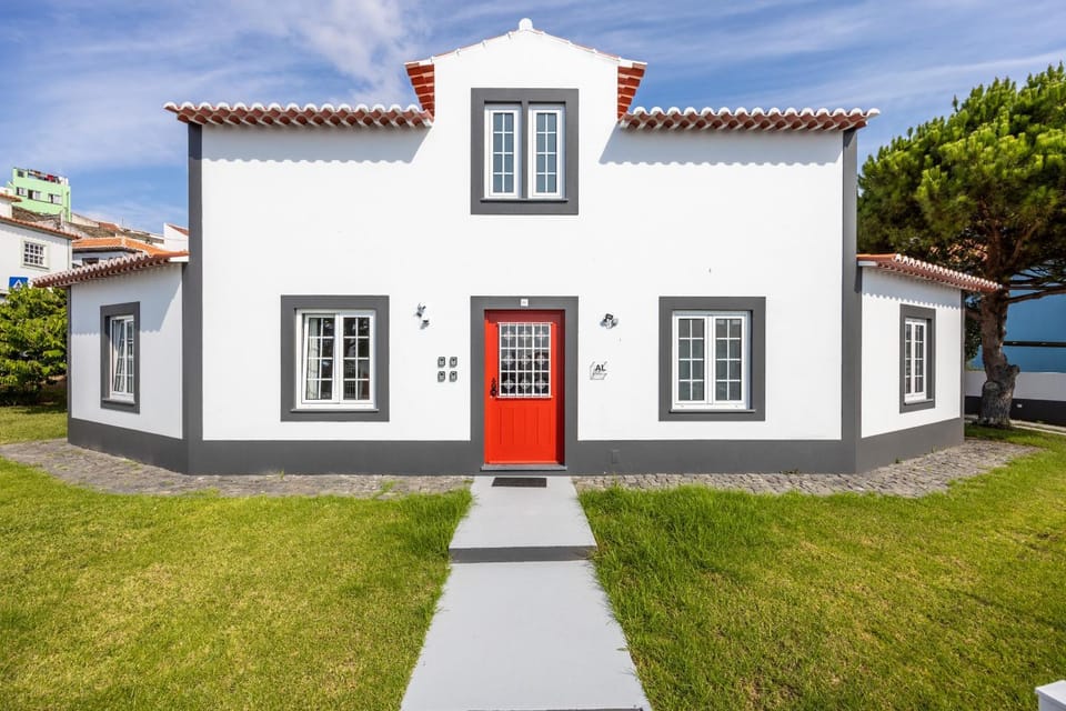 Property building, Facade/entrance, Off site