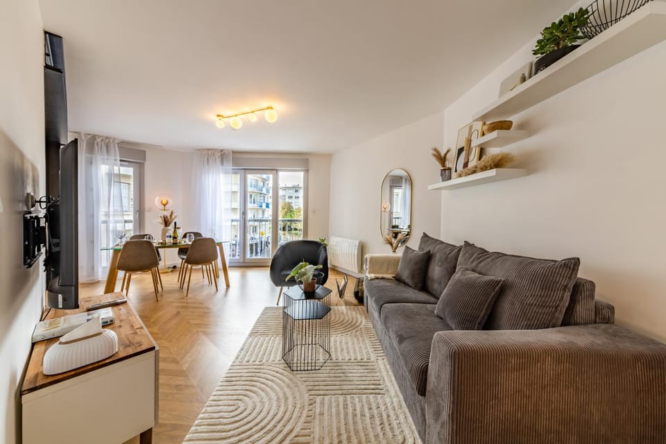 TV and multimedia, Living room, Seating area