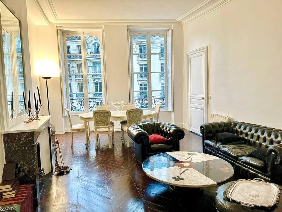 Living room, Seating area