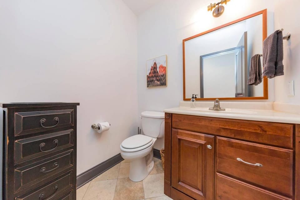Spacious Penthouse ON the Broadway Strip Apartment in East Nashville
