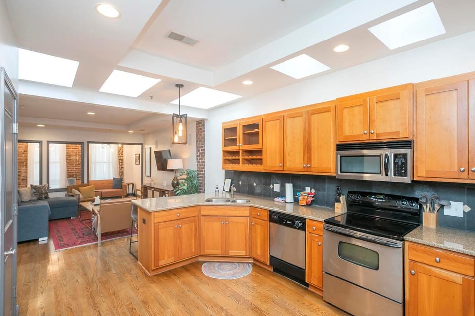 Spacious Penthouse ON the Broadway Strip Apartment in East Nashville