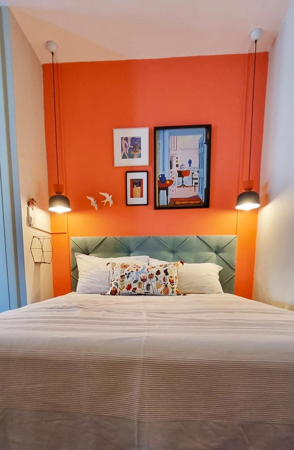 Bed, TV and multimedia, Bedroom