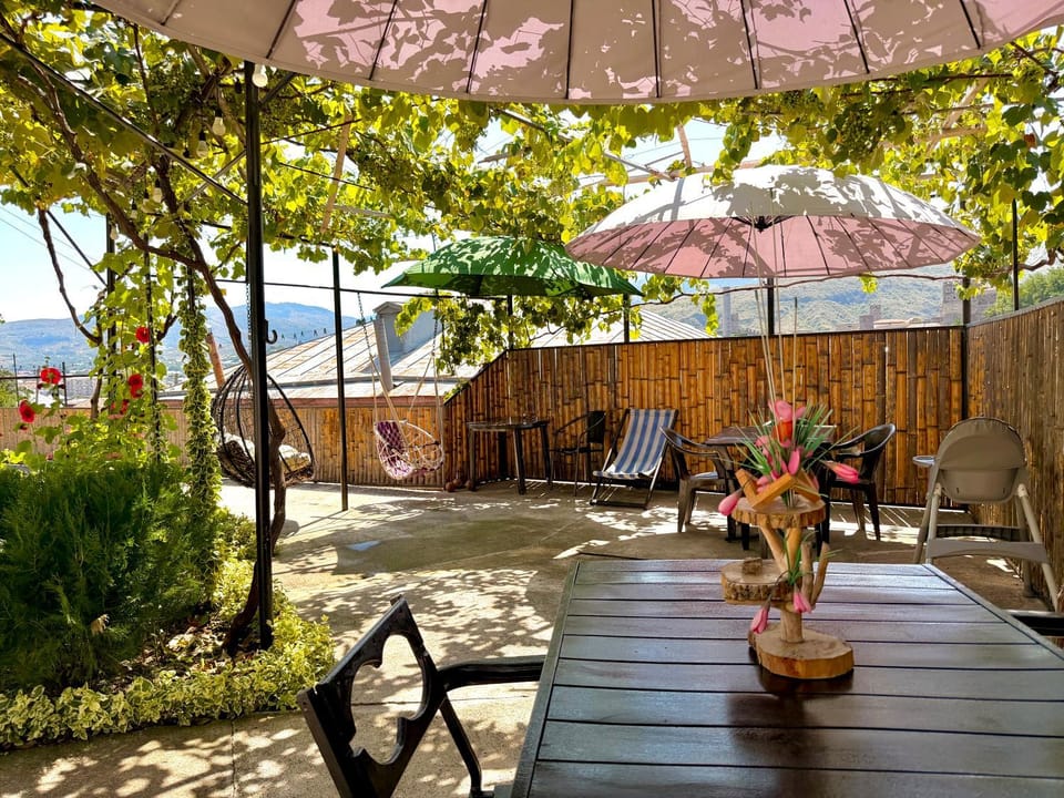 Spring, Garden, Dining area