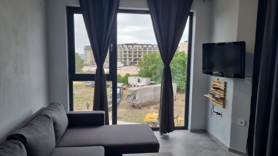 TV and multimedia, Living room, Seating area, Evening entertainment