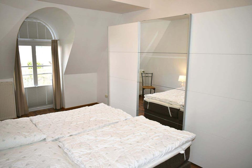 Bed, Bedroom, wardrobe