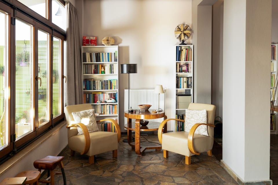 Library, Living room, Seating area