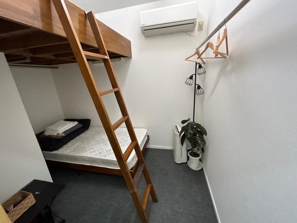 Bed, Photo of the whole room, Bedroom, bunk bed, air conditioner