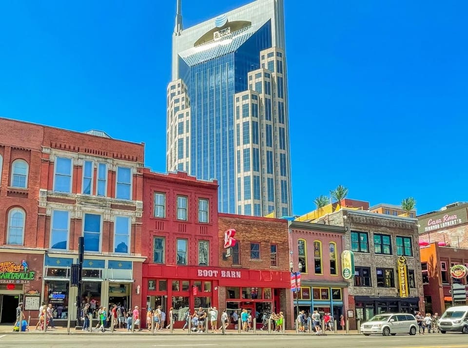 2 Chic Lofts right ON Broadway Strip Sleeps 10 House in East Nashville
