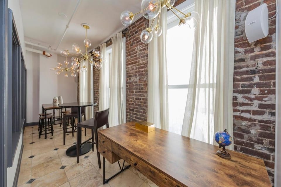 2 Chic Lofts right ON Broadway Strip Sleeps 10 House in East Nashville