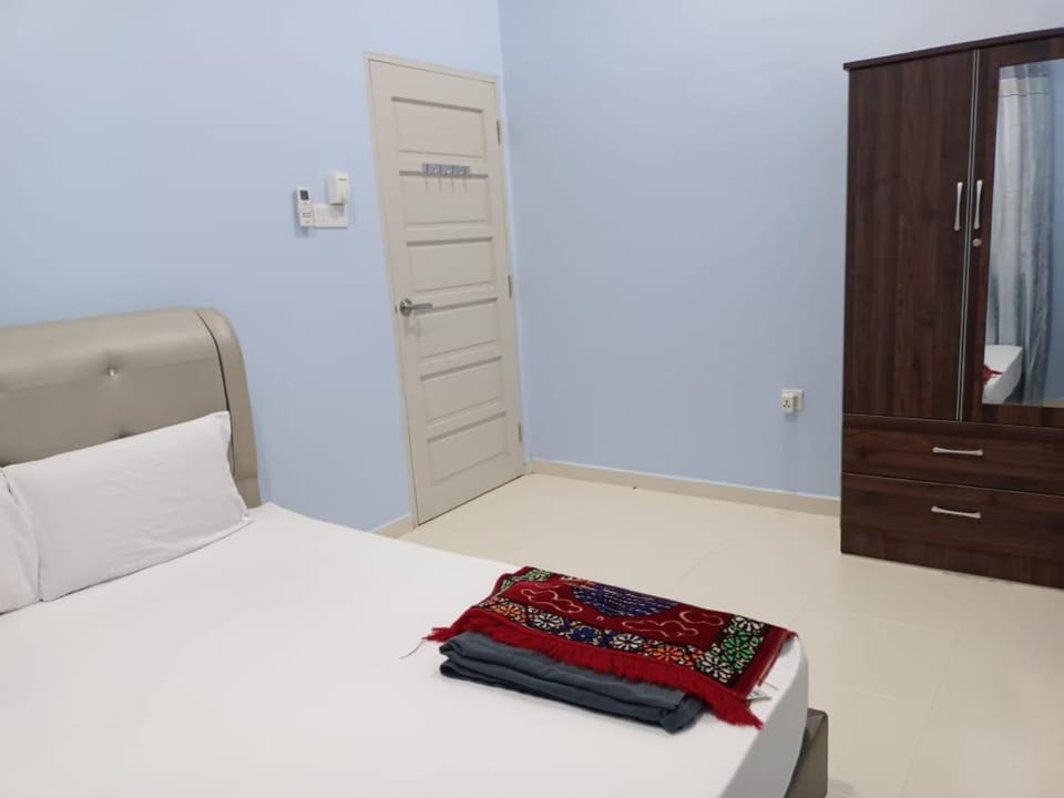 Bed, Photo of the whole room, Bedroom, towels, wardrobe