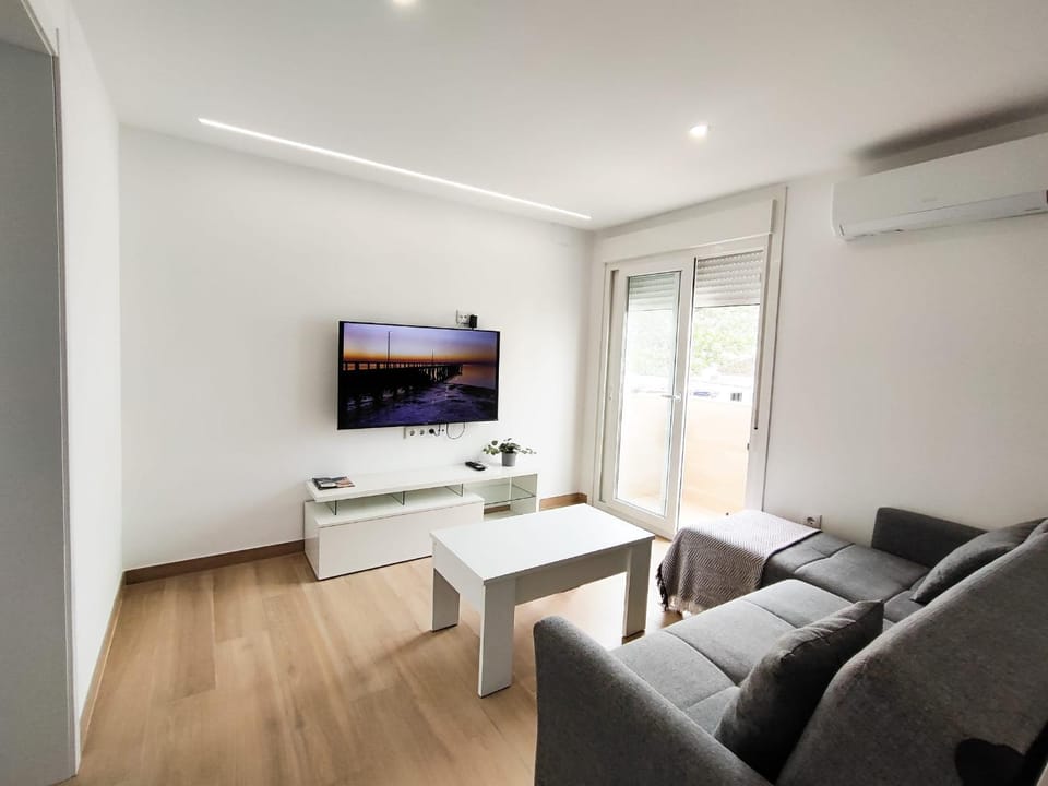 TV and multimedia, Living room, Seating area, Dining area, air conditioner