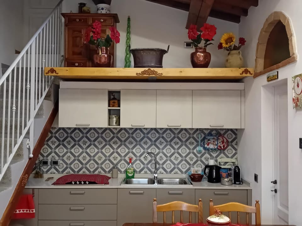 Kitchen or kitchenette, pet friendly, stove