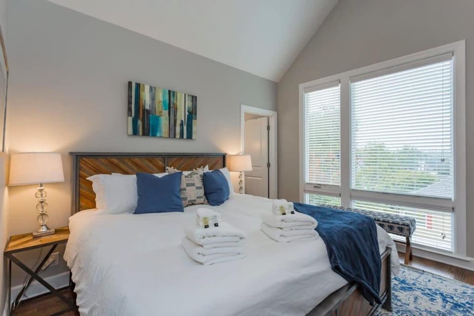 Relaxing Home in East Nash Walk to Shops and Cafes House in East Nashville