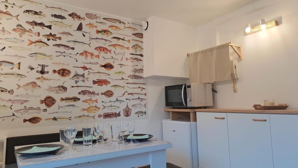 Dining area, minibar