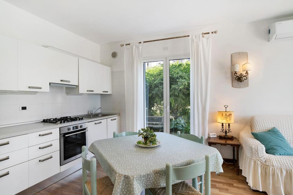 Property building, Kitchen or kitchenette, Living room