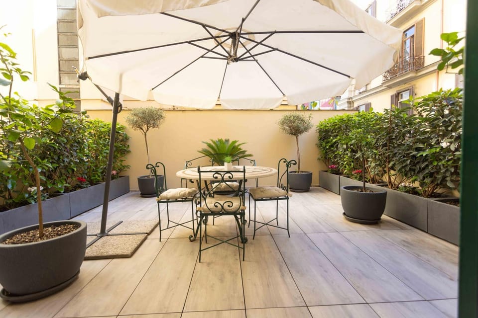 DOMUS DEORUM Bed and Breakfast in Naples