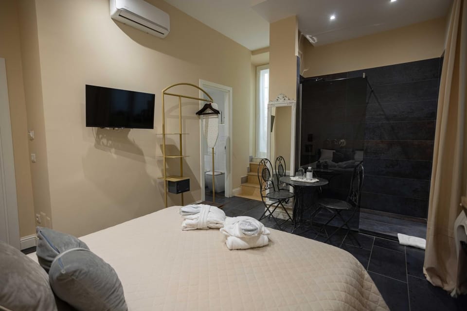 DOMUS DEORUM Bed and Breakfast in Naples