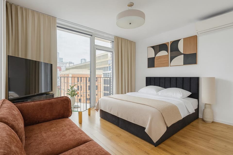 Bed, TV and multimedia, View (from property/room), City view