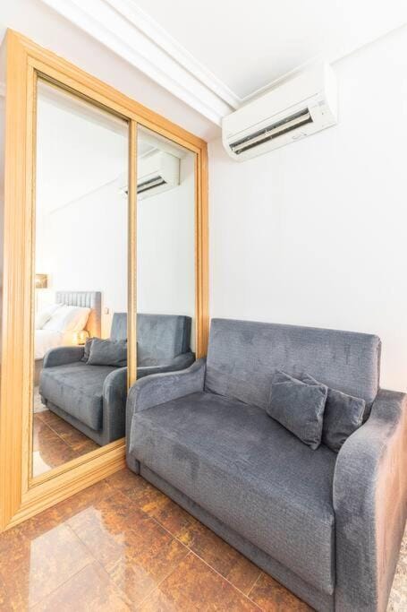 Living room, Seating area, air conditioner