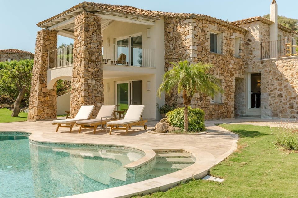 Property building, Garden, Pool view, Swimming pool
