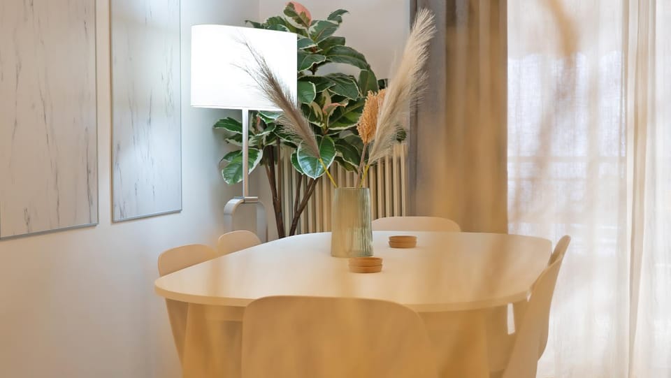 Decorative detail, Decorative detail, Dining area