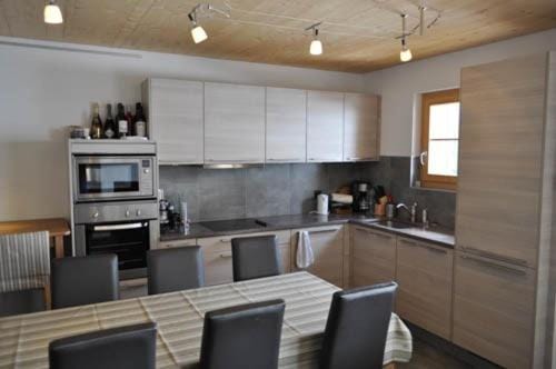 Kitchen or kitchenette, Dining area, dishwasher, minibar, pet friendly, stove, toaster