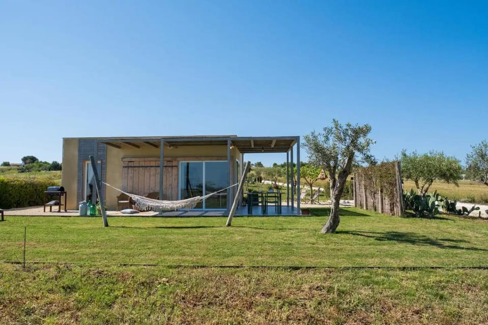 Property building, Natural landscape, Garden, Garden view, sunbed