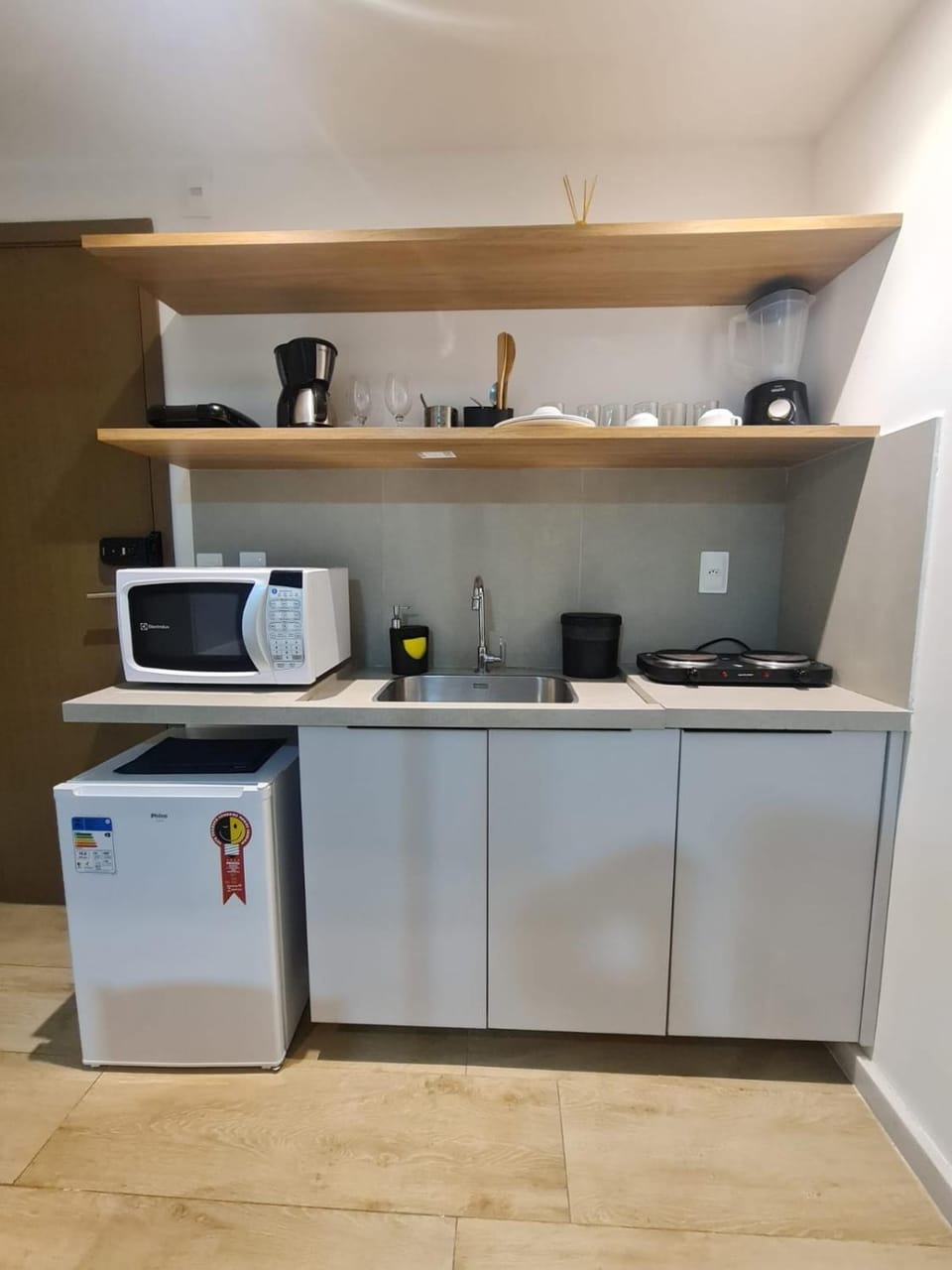 Kitchen or kitchenette, minibar, oven, toaster