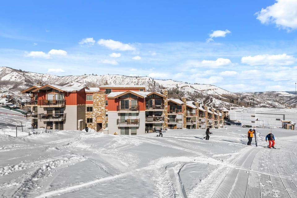 Enclave 205, Snowmass Ski-In/Ski-Out Condo w/Shared Pool/Hot Tub/Gym/WiFi House in Snowmass Village