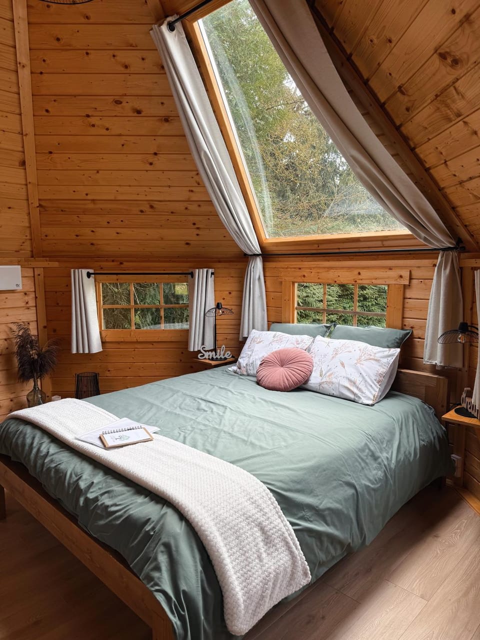 Insolite: Le Kota du Lutin Many Chalet in Normandy