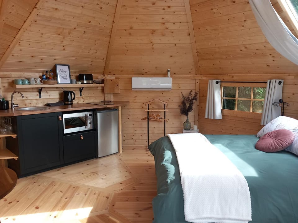 Insolite: Le Kota du Lutin Many Chalet in Normandy
