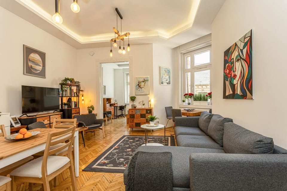Large 4BR Oasis in Central Budapest AC- BP Sky Apartment in Budapest