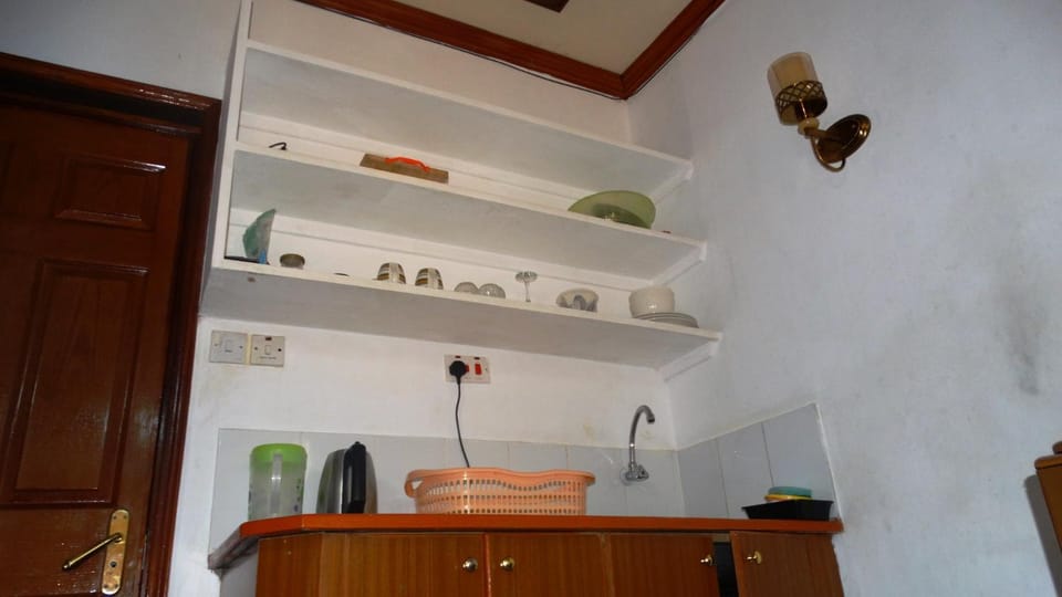 Executive 1 BedRoom AirBnB with WorkStation Kilimani next to Yaya Centre Nairobi Apartment in Nairobi