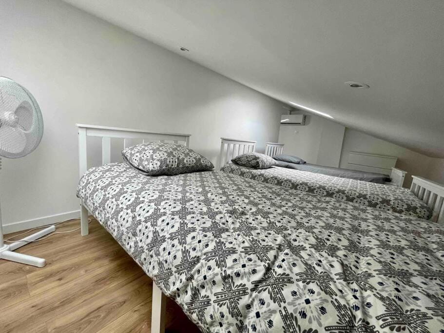Bed, Photo of the whole room, Bedroom, fireplace, air conditioner
