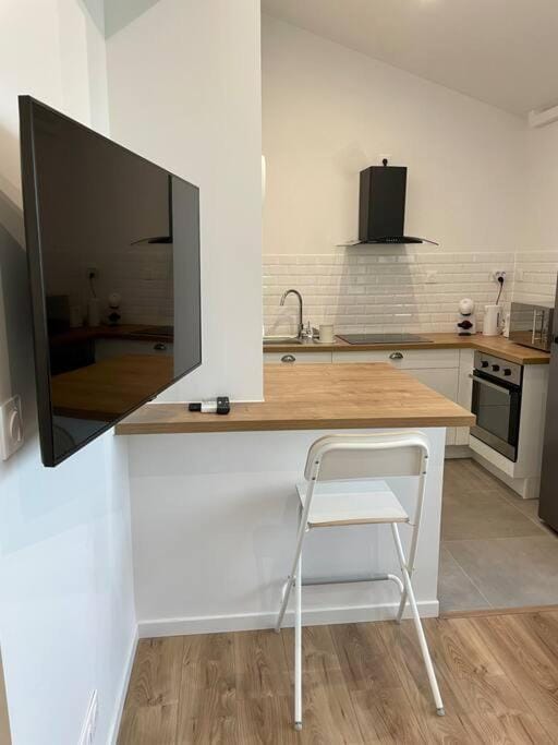 TV and multimedia, Kitchen or kitchenette, Dining area, minibar, stove