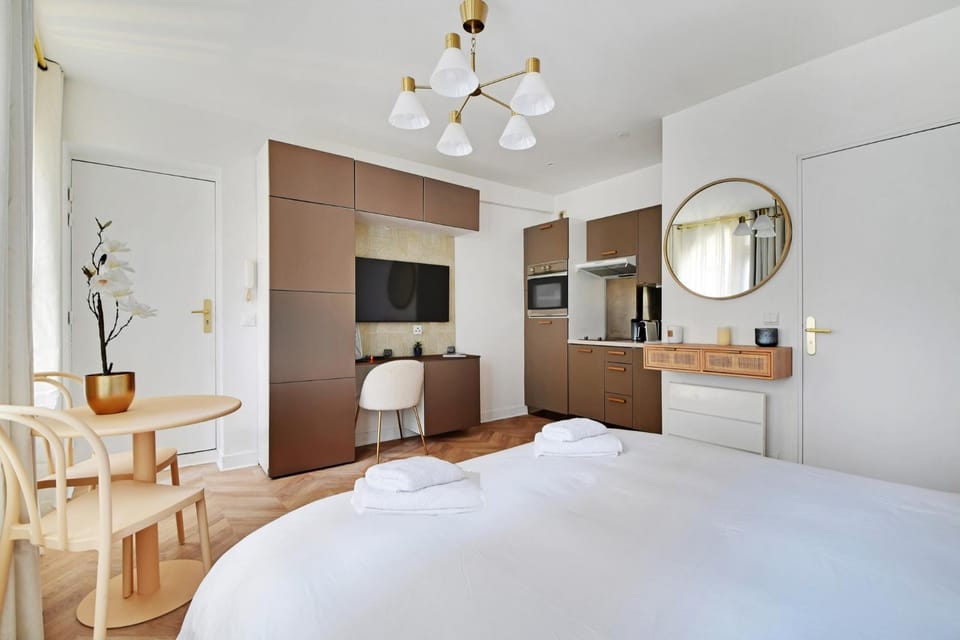 Studio Place des Vosges - Le Marais Apartment in Paris