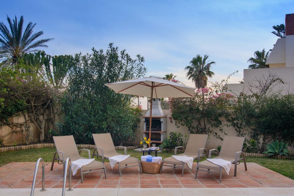 Summer, BBQ facilities, Garden, Garden, Seating area, On site, Garden view, Swimming pool, Sunset