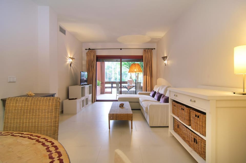 Balcony/Terrace, Living room, Seating area, Dining area
