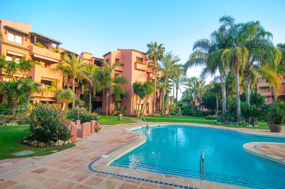 Property building, Neighbourhood, Swimming pool