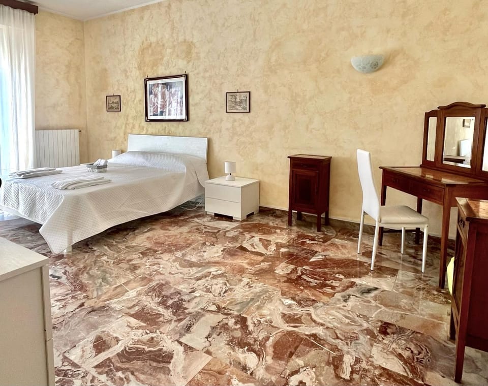 Le Ville Tivoli - Suites, Tivoli City Center! Bed and Breakfast in Tivoli