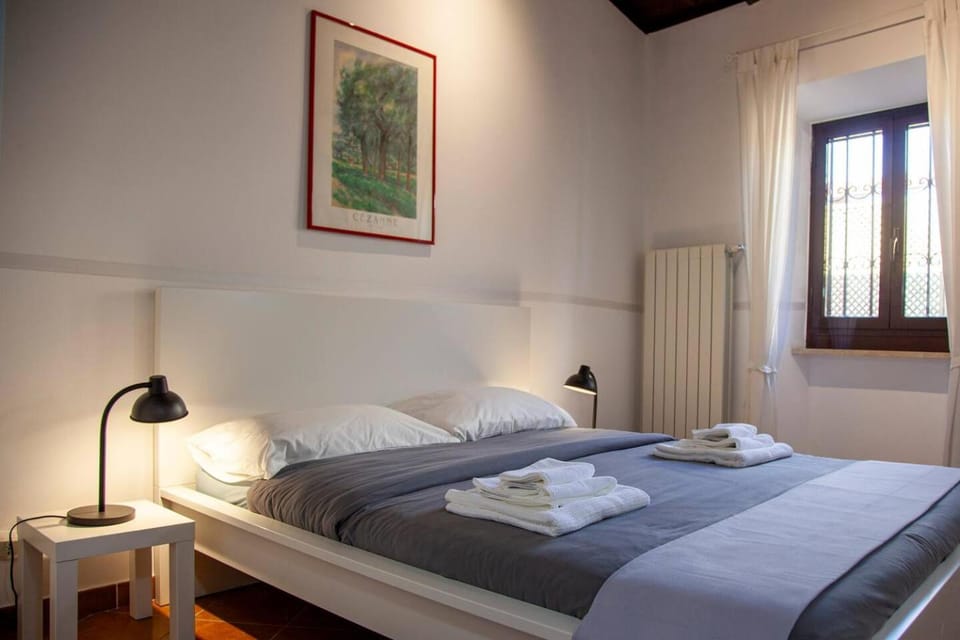 Bed, Photo of the whole room, Bedroom, furniture, safe, towels, air conditioner