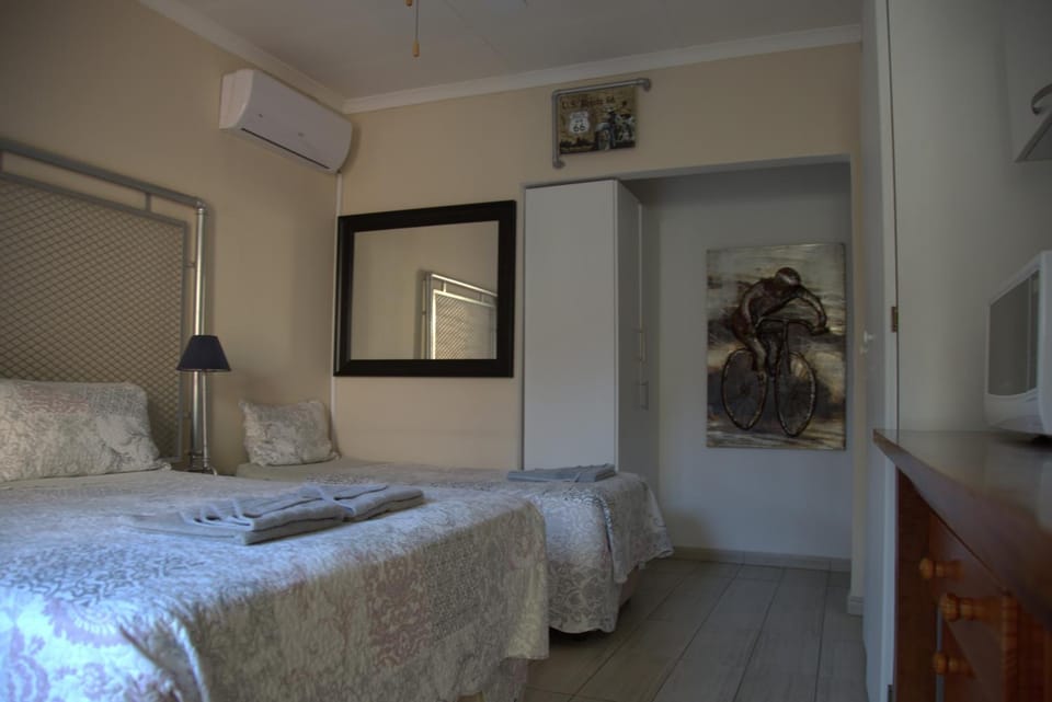 Bed, Bedroom, air conditioner
