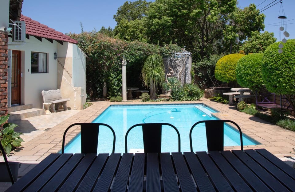 Property building, Garden, Swimming pool, Breakfast