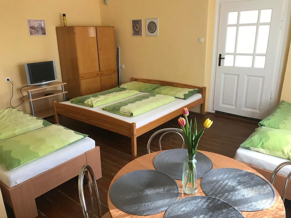 Bed, Living room