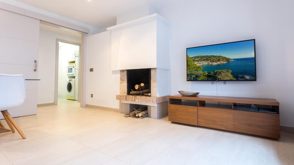 TV and multimedia, Kitchen or kitchenette, Living room, Seating area