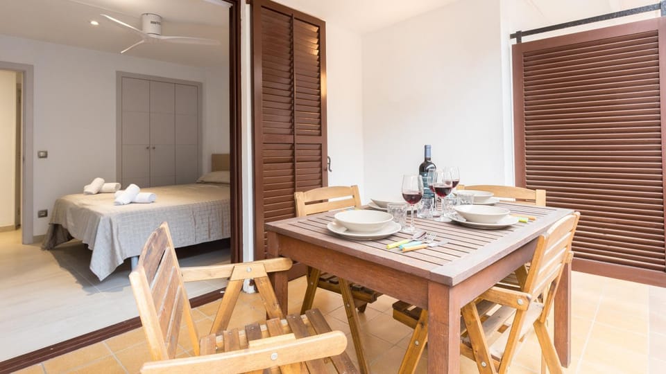 Balcony/Terrace, Balcony/Terrace, Photo of the whole room, Dining area, Bedroom