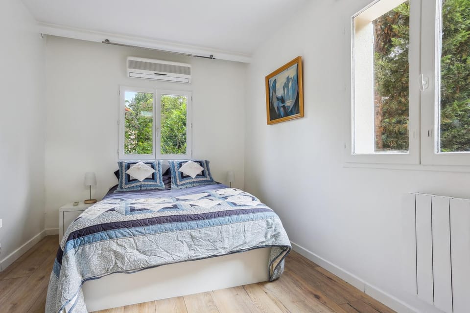 Maison charmante avec jardin et parking offert Paris St Cloud House in Saint-Cloud