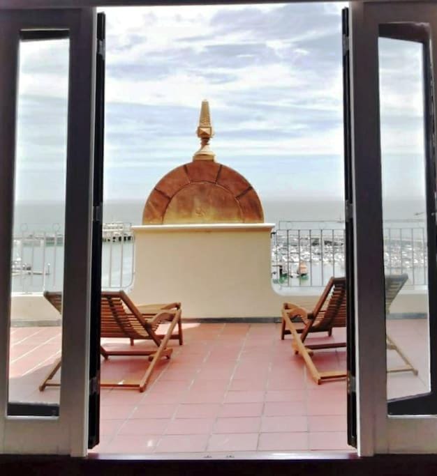 Natural landscape, View (from property/room), Balcony/Terrace, Seating area, Sea view, sunbed