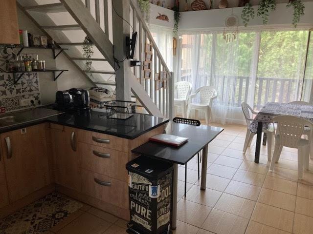 Kitchen or kitchenette, Living room